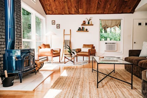 Riverfront! HotTub-GameRoom-FirePit-FirePlace-BBQ