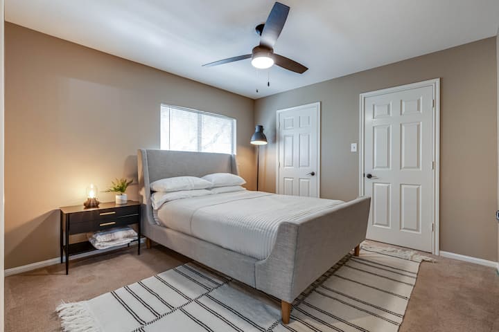 各寝室は快適さを最大限に高めるためによく考えられていました！ 私たちは、クオリティの高いシーツが新鮮に清掃されていることを非常に厳格にしています。 これらのベッドはとても快適です！ 