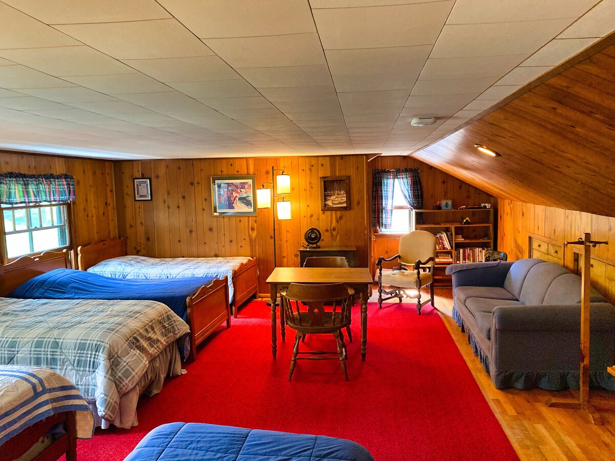 Ზემოთ შესანიშნავი ოთახი/საძინებელი