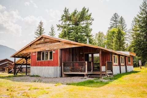 Fire fighter house - close to Glacier-7 minutes