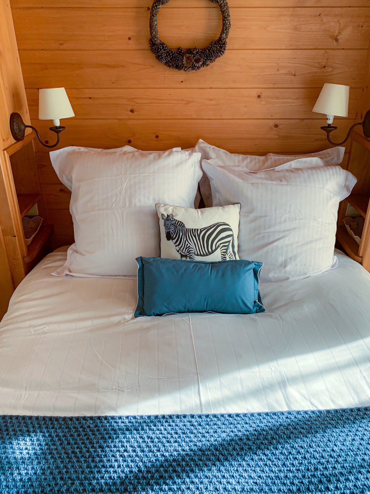 1 .ª planta, Dormitorio 5 que se abre al balcón