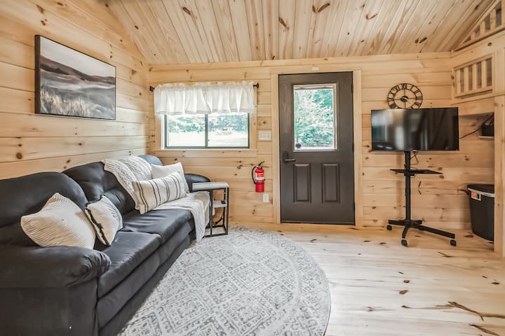 Near Strasburg + Hot Tub - Kirkwood, PA