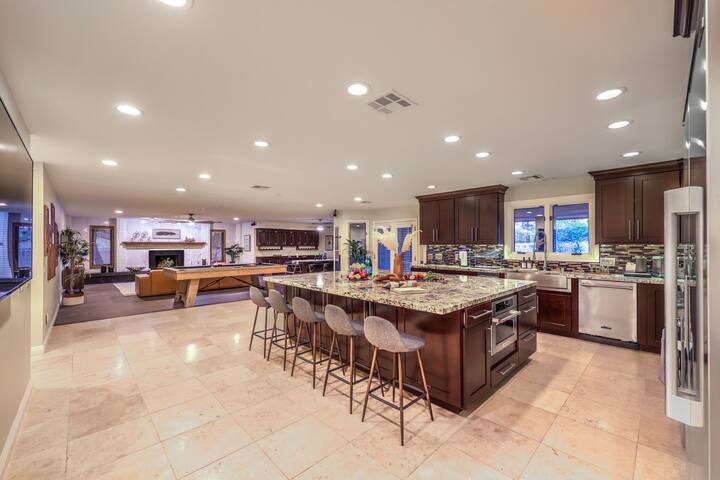 Family Villa, 7 BD, 3 BA, Pool/Jacuzzi gallery image 4