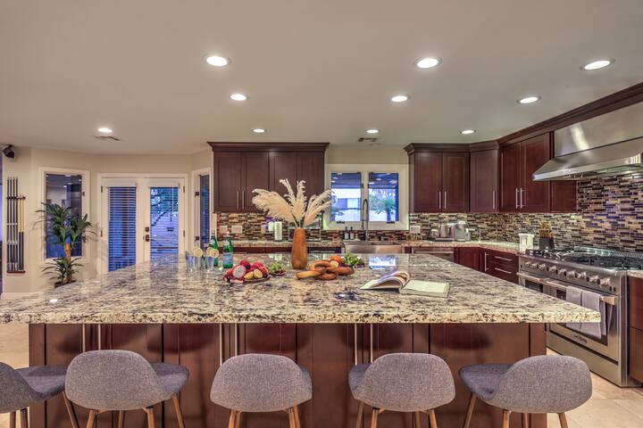 Family Villa, 7 BD, 3 BA, Pool/Jacuzzi gallery image 5