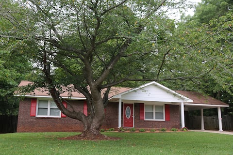 Cozy Cottage (Ranch Style House) with Fenced Yard