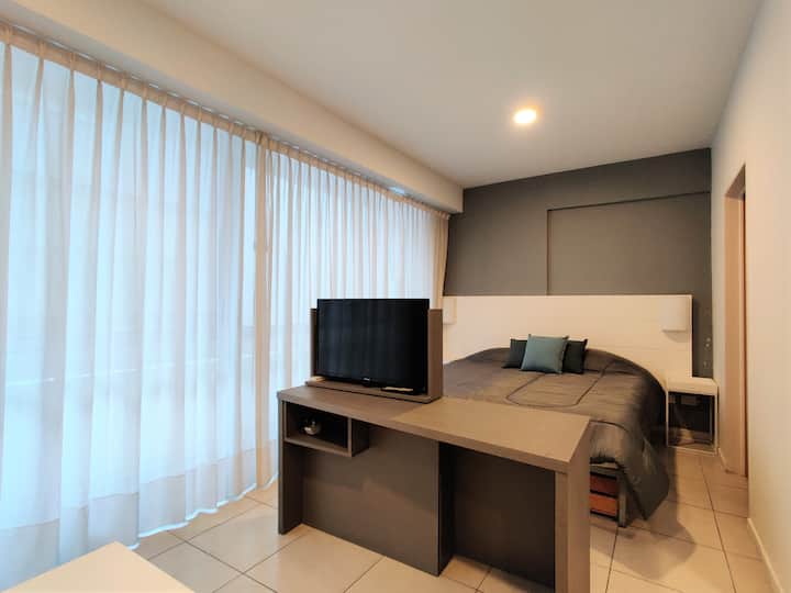 Fully equipped studio apartment in Monserrat