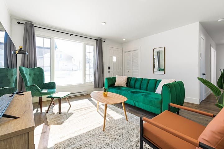 Homey Spot in Central Moncton | 5BD | Fast Wifi