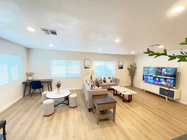 2 Houses New 4BR3B+1B1B Fully Remodeled 17 Guests gallery image 2