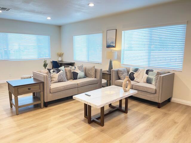 2 Houses New 4BR3B+1B1B Fully Remodeled 17 Guests gallery image 4