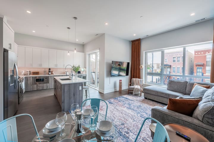 Grant Park-10 min Free P-Spot EV&Balcony Sleeps 12