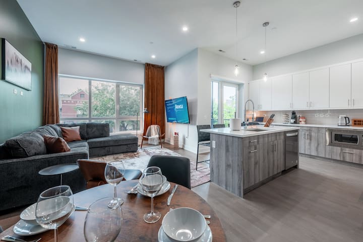 Sleeps 12 | Free Parking | Rooftop | Near Downtown