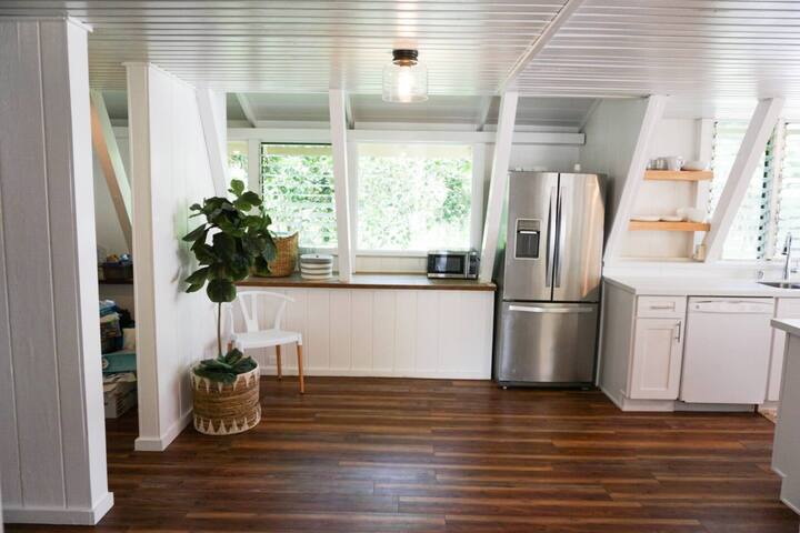 Beach Bungalow – 50 yards to beach – secluded gallery image 4