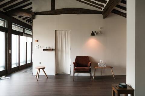 House in the city center, Hanokgokgae, Guwol Ayelier
