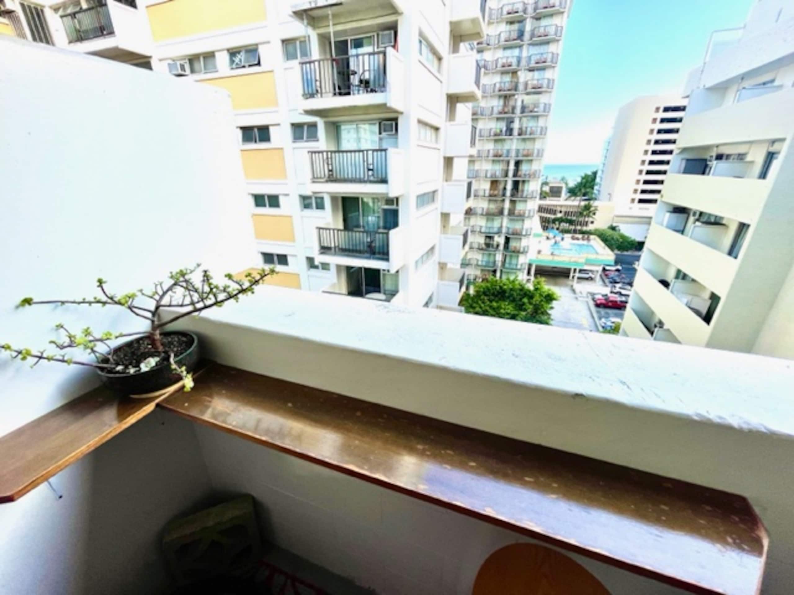 Condo in Honolulu · ★4.89 · Studio · 1 bed · 1 private bath - Image 2