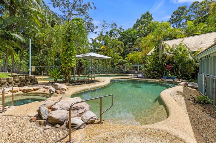 BIG Group 15, Beach 2 min away, Pool, Pet friendly gallery image 2