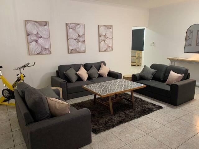 5 bedroom house.Secure premises. gallery image 2