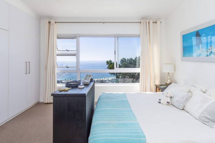 Breathtaking View—Stylish Layout Perfect Location. gallery image 5