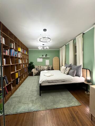 Central I 140m² • 4-Room • 1.5 Bath • Hackescher gallery image 4