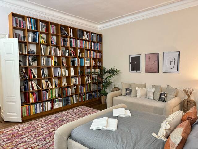 Central I 140m² • 4-Room • 1.5 Bath • Hackescher gallery image 3