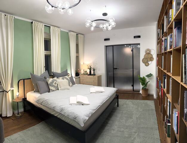 Central I 140m² • 4-Room • 1.5 Bath • Hackescher gallery image 5