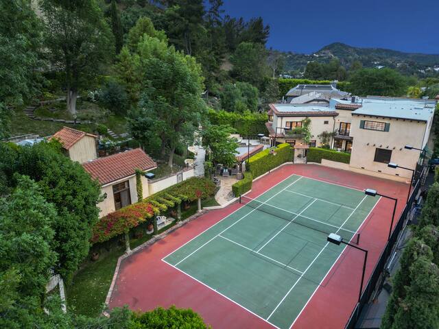 Abington: Stunning BH Oasis w/ Pool & Tennis Court gallery image 3