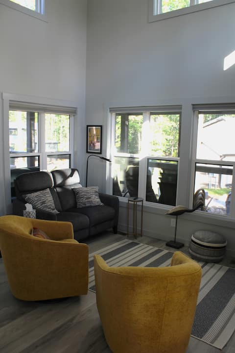 Popular Airbnb listing: Time Out Heron: A Retreat with lake access in Tracy City