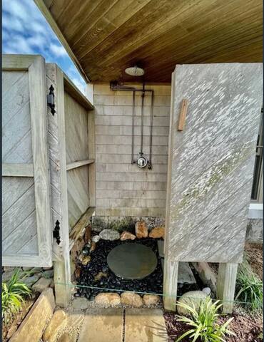 5 Bedroom, newly updated home gallery image 5