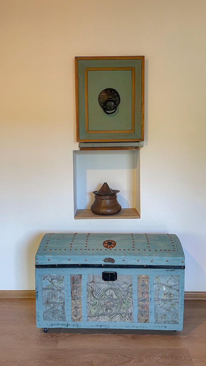 Zidna dekoracija sa 200 godina stara posteljina. 