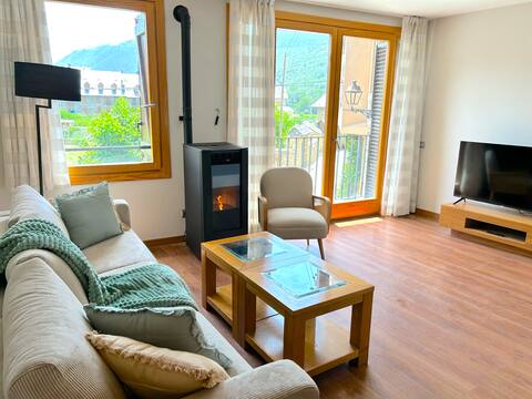 RURAL D 'ÀNEU | Centrally located apartment with great views
