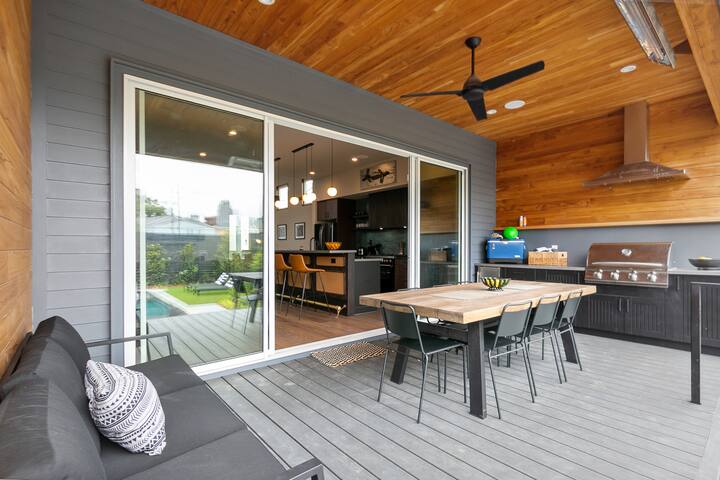 Modern Oasis with Heated Pool and Infared Sauna gallery image 4