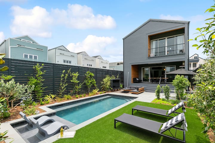 Modern Oasis with Heated Pool and Infared Sauna