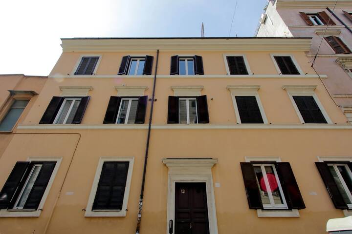 TAKE ME ROME | Colosseum Terrace Apartment gallery image 4