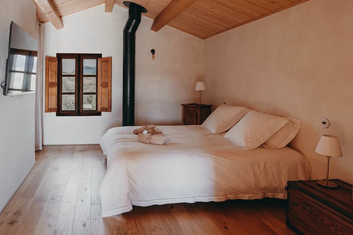 The Air-conditioned Master Suite 4 kwenye ghorofa ya juu (2/2)