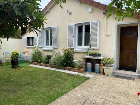 Quiet house 25 minutes from Paris