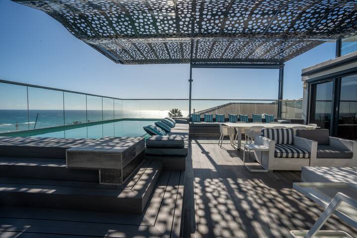 Sedgemoor Villa with 360 views & loadshedding free gallery image 2