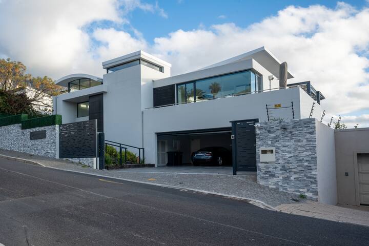 Sedgemoor Villa with 360 views & loadshedding free gallery image 4