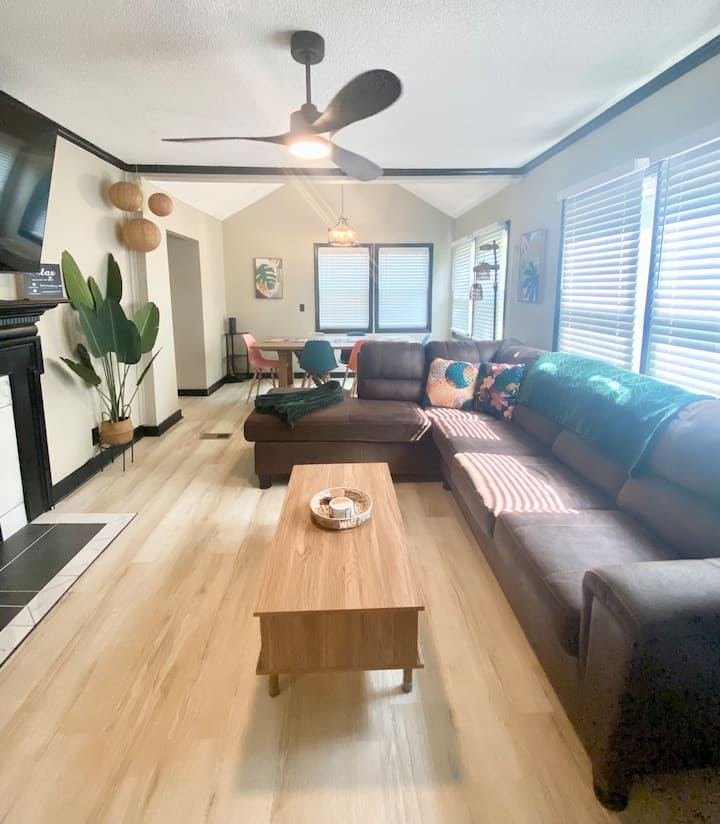 The JungleGem - 5 min to base - Downtown Jville