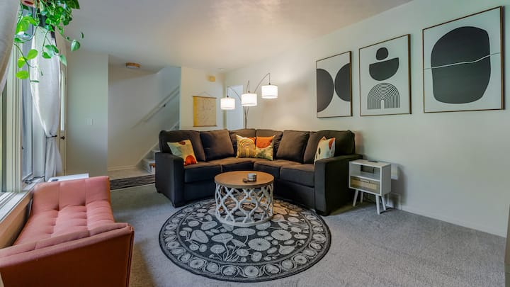 Townhouse · 1 mi to MSU · Office + EV Charger