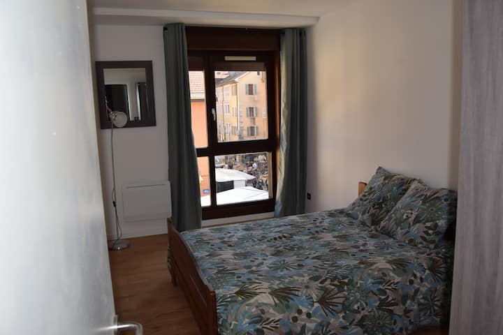 חדר עם מיטה זוגית