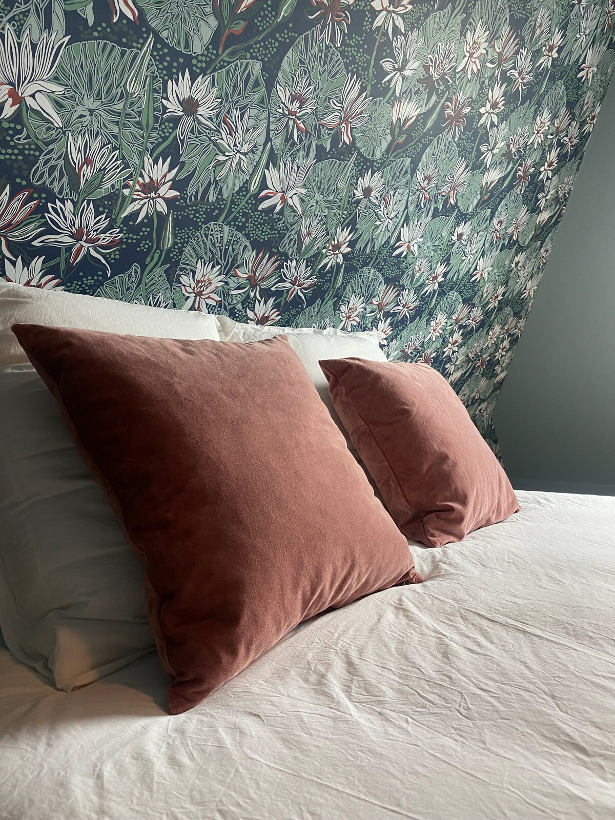 寝室1 -ダブルベッド