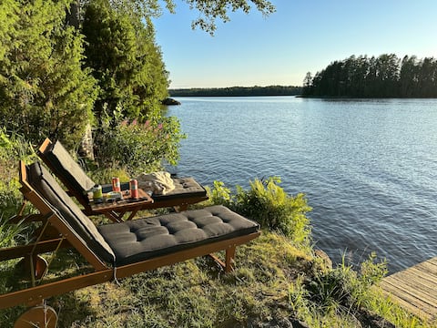 Lakefront cottage on your own peninsula