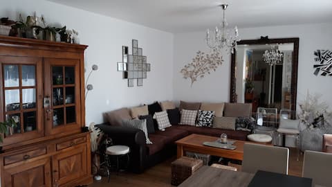 3-room apartment,
near Versailles/Paris, nature sports job