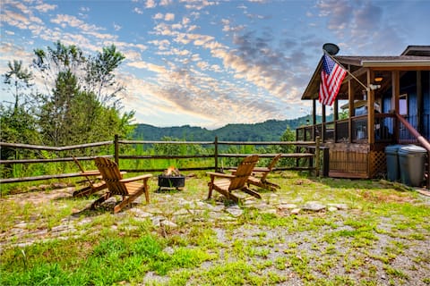 Cozy Cabin: Jacuzzi, Games, Near Casino & Town