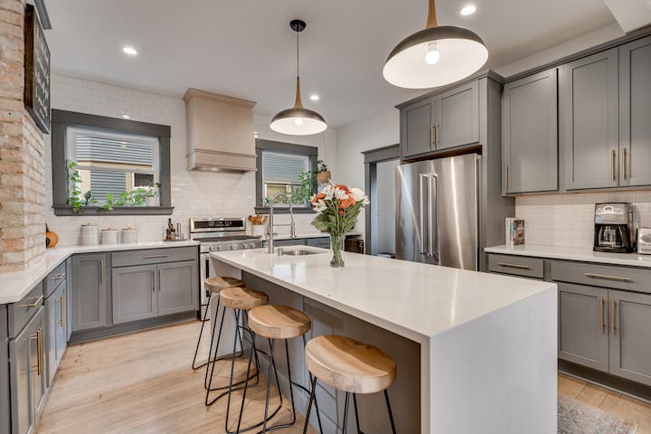 The Lincoln off Grand *Walk to Everything*