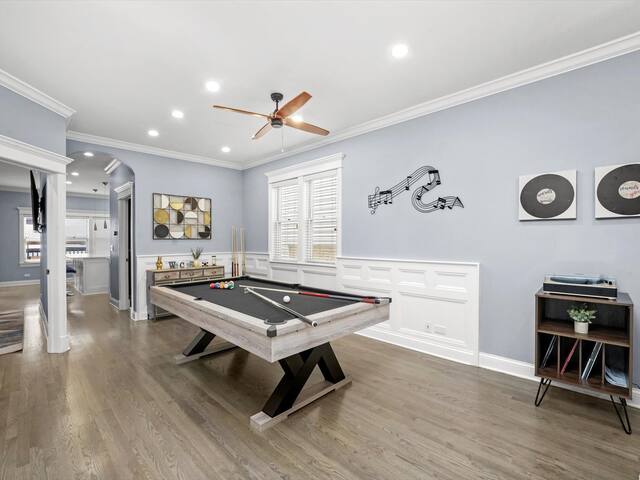 Entire house w/ free parking, close to Wrigley! gallery image 3