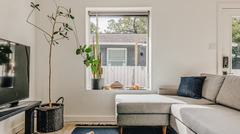 Top Airbnb: Scout Austin: Bohemian Farmhouse in Central East Austin