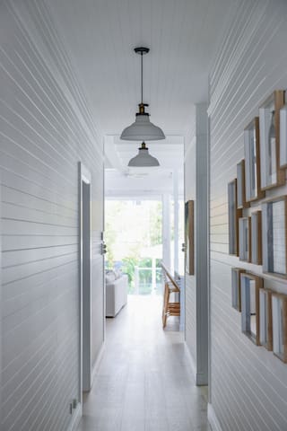 Beach Cottage in Freshwater gallery image 4