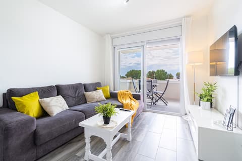 Penthouse | Cozy & Lovely | Beach | Parking | AC