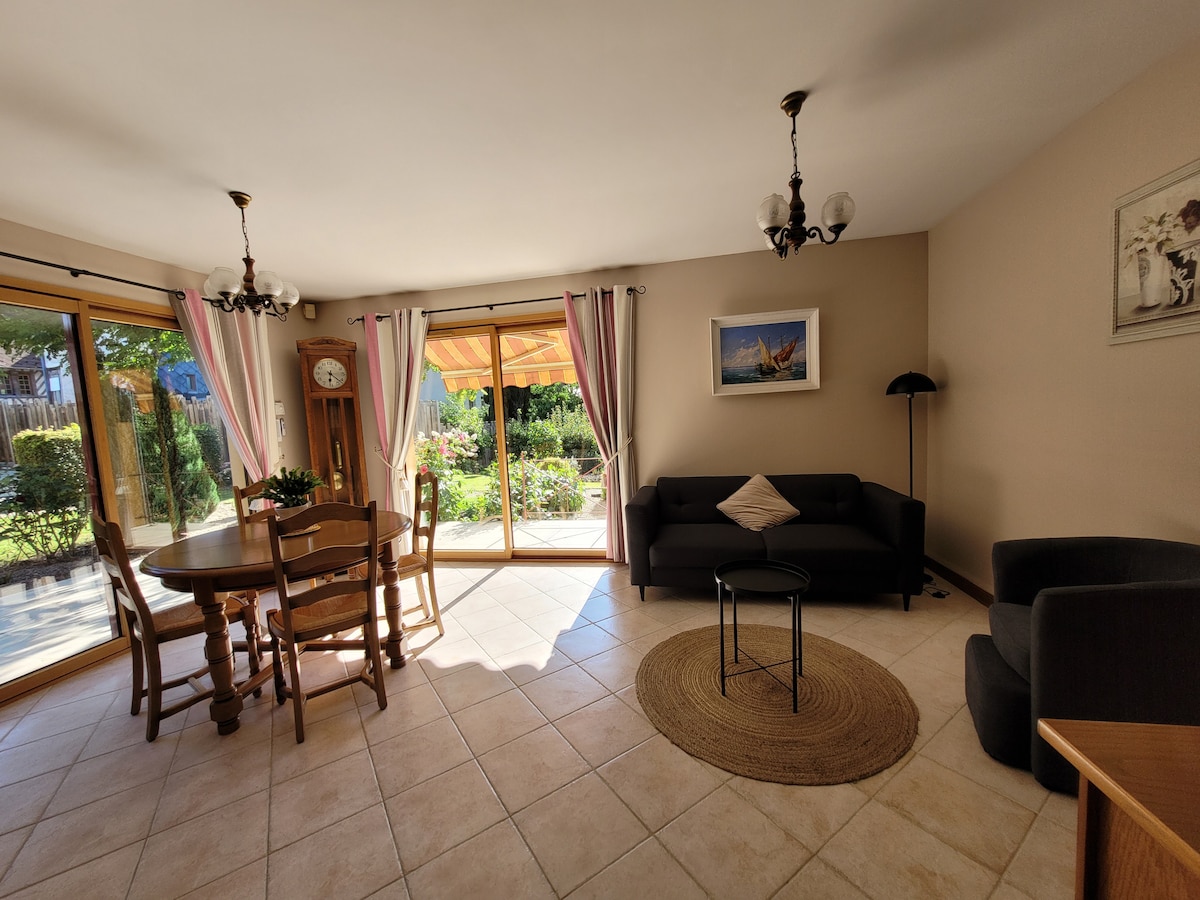Propriété Airbnb réussie: Neo-Norman house in Bernay city center à Eure