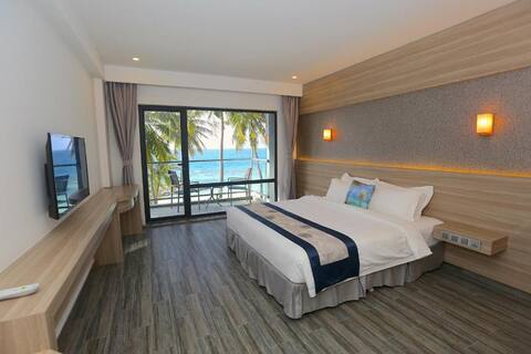 2-Bedrooms RIGHT on the Beach!
